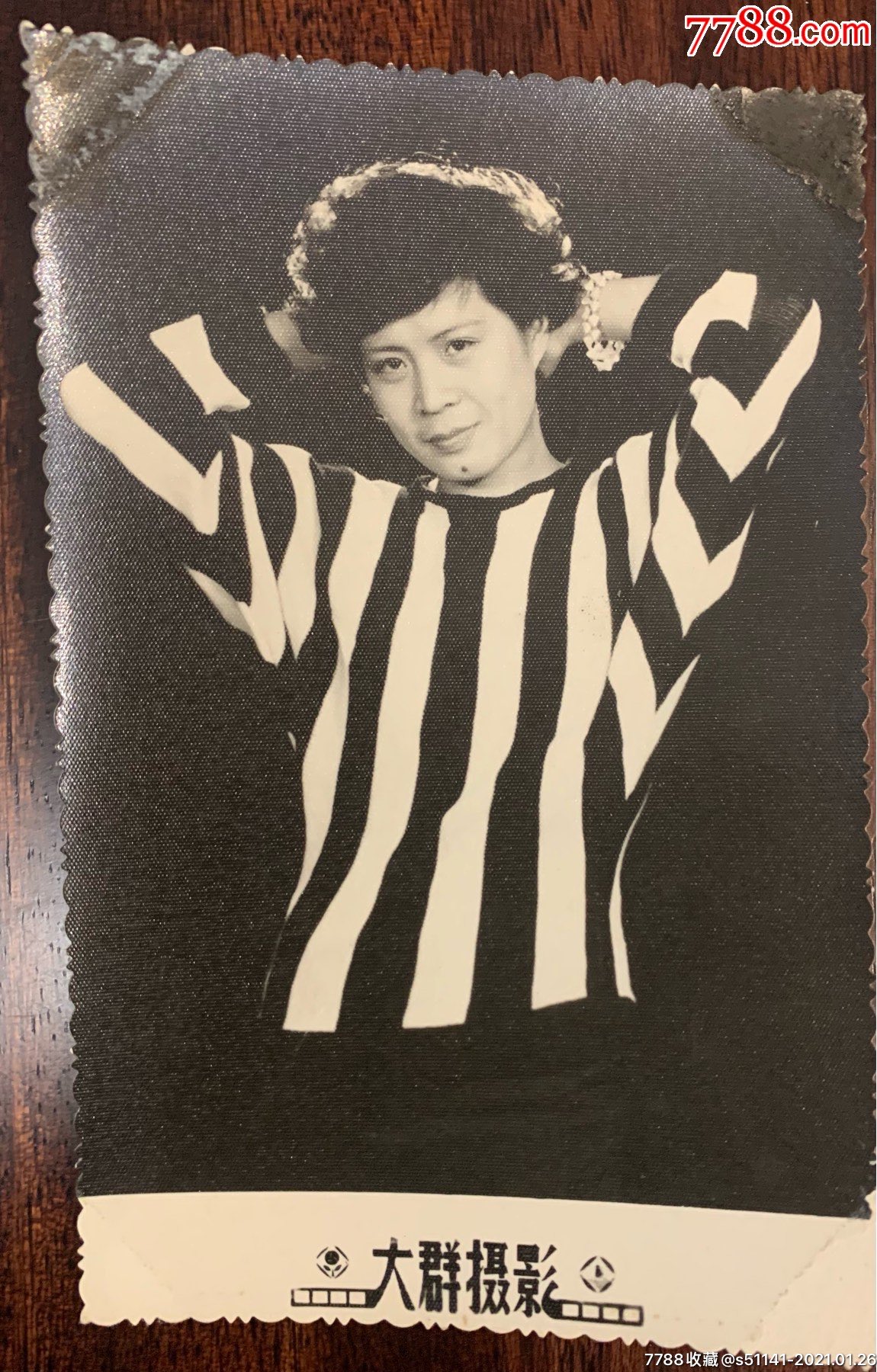 90年代,青岛大群摄影【美女显美姿*艺术照～10寸以上*黑白照片】少!