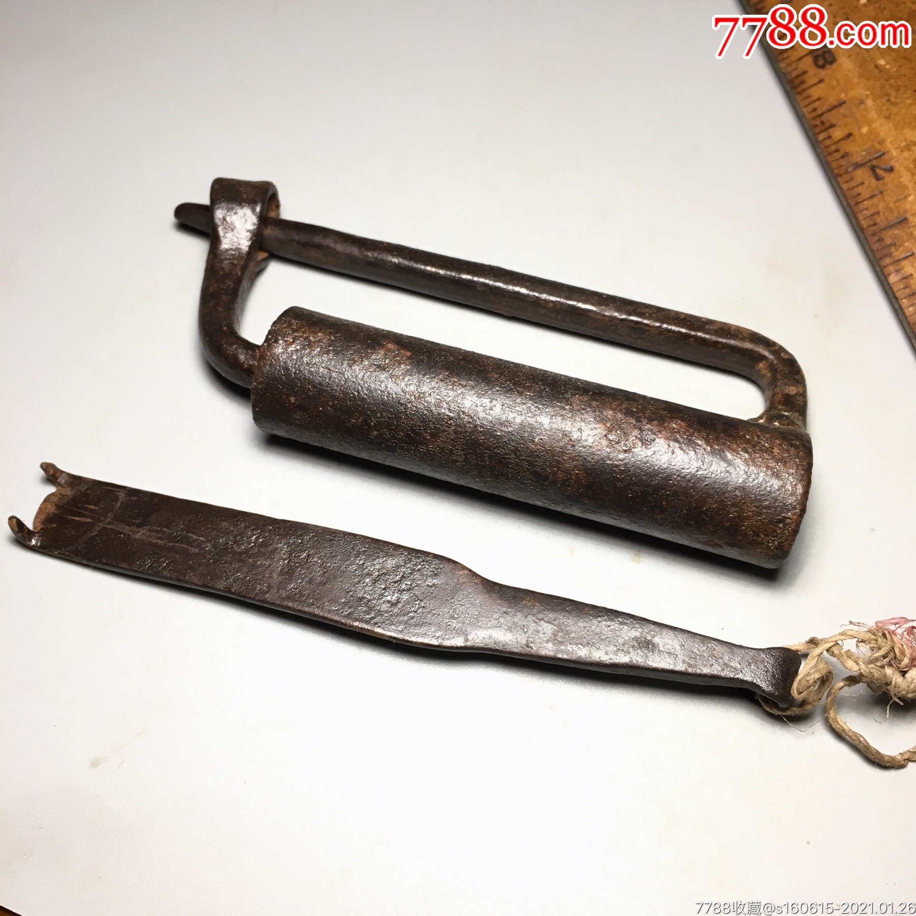 清代寒铁虾型老铁锁中式老铁锁厚重虾尾异形锁古董锁具收藏杂件