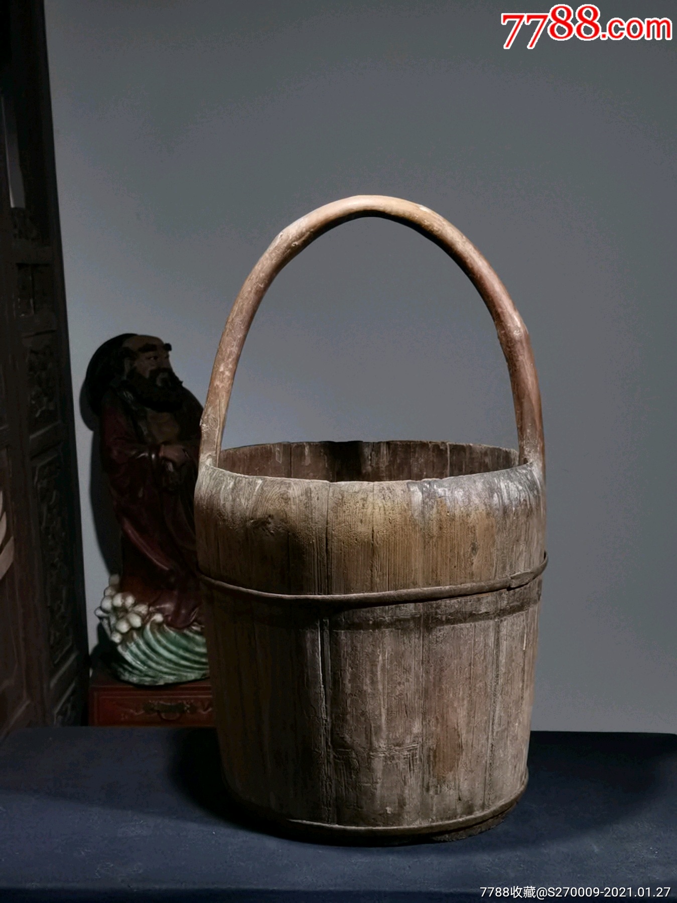 下乡收获老木桶提桶