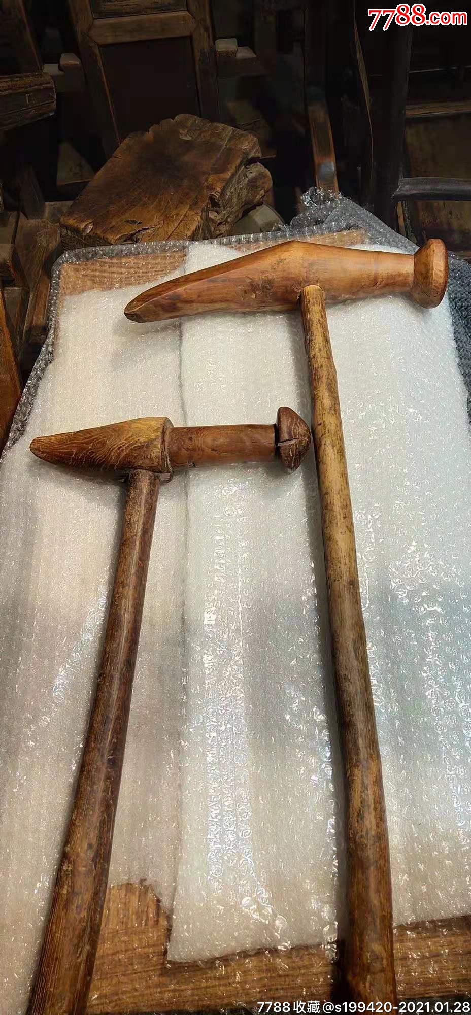 清代,拐子一对,长短不一,古人用来强身健体练武用,包浆浓厚,做工漂亮.