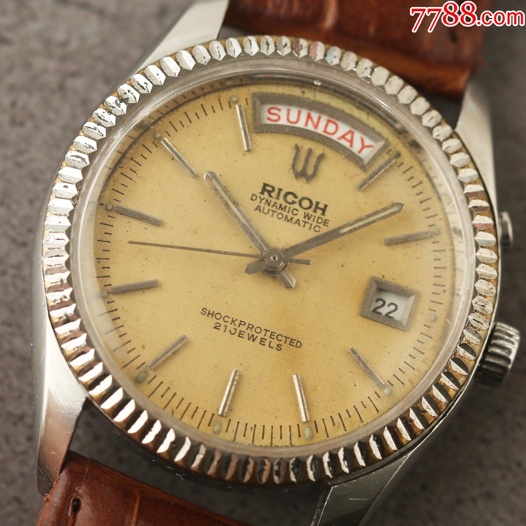 日本理光古董表奶油色复古盘高级按跳式日历早期三叉戟商标-手表/腕表