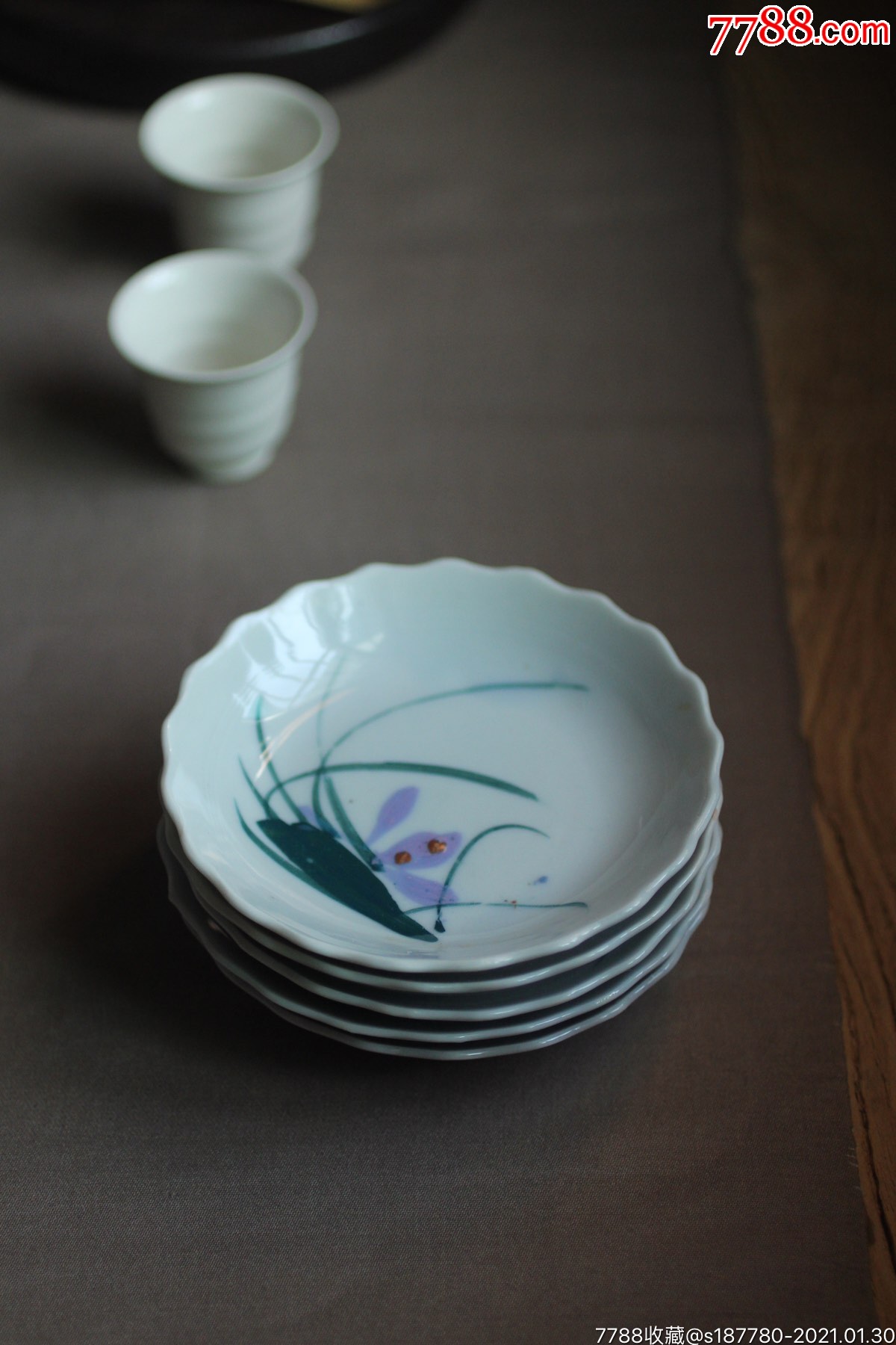 回流兰花纹瓷碟