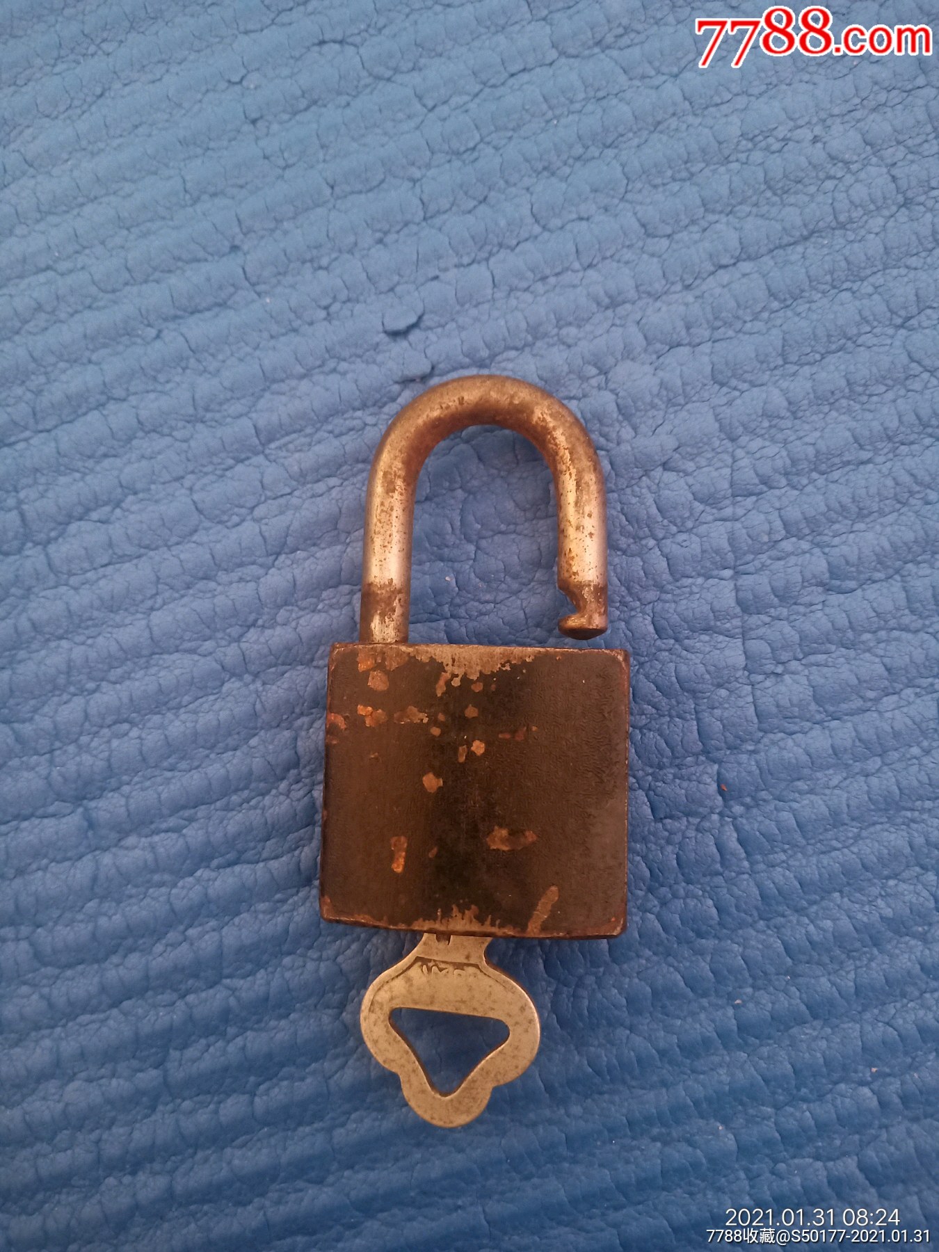 文革红卫牌铁锁带钥匙.