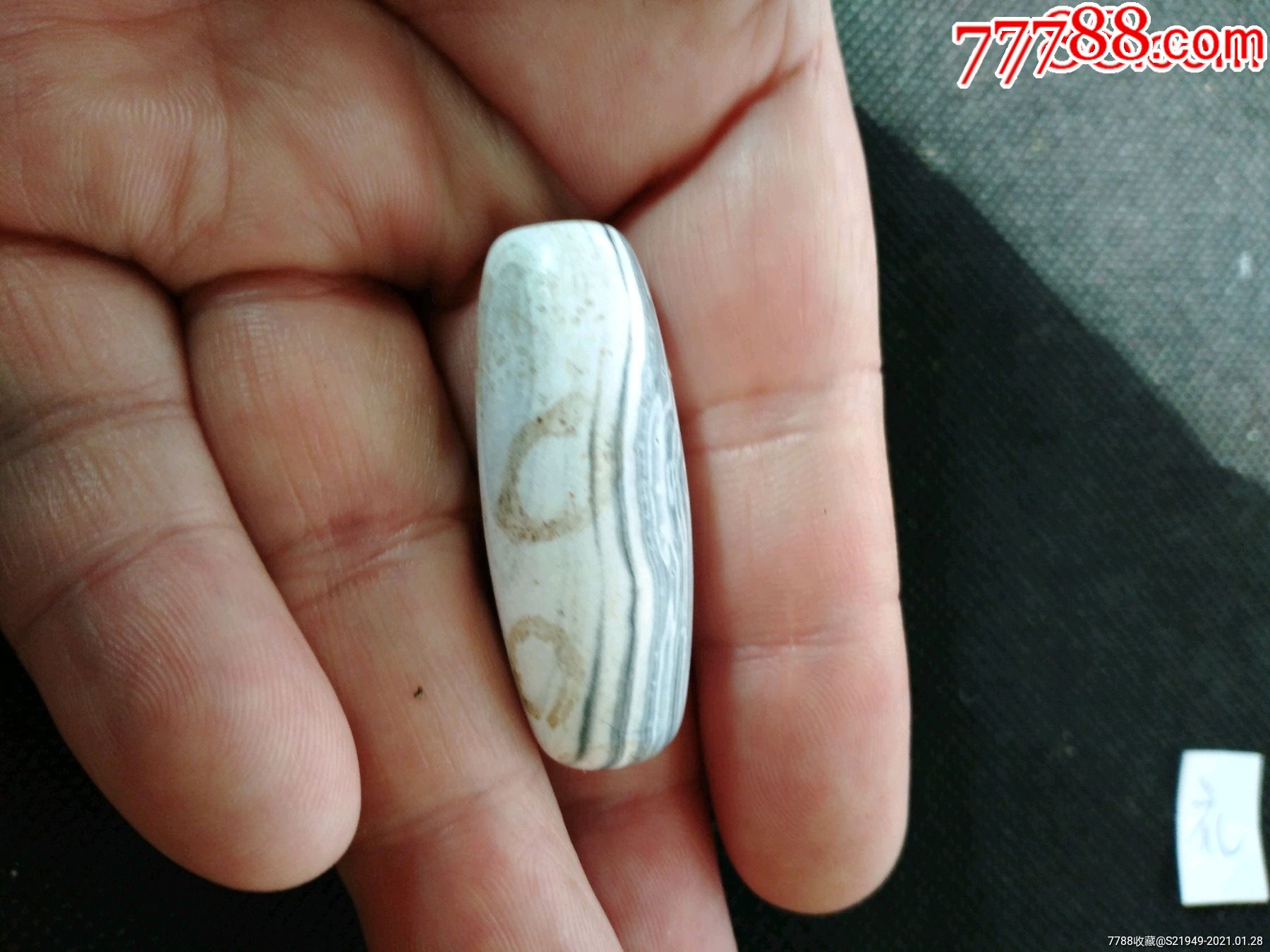 民国时期白缠丝玛瑙天珠一颗