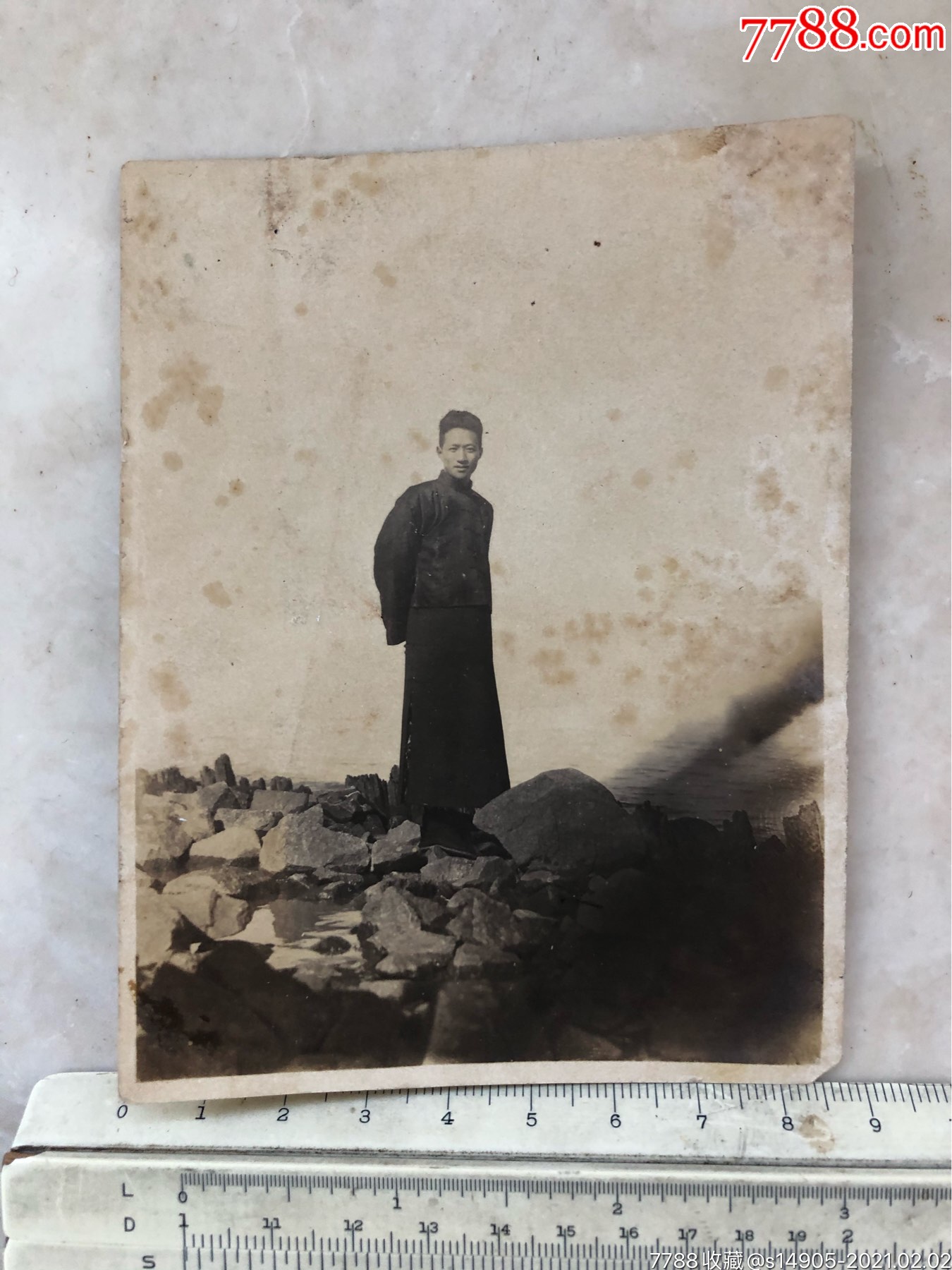 民国时期长袍马褂男子老照片