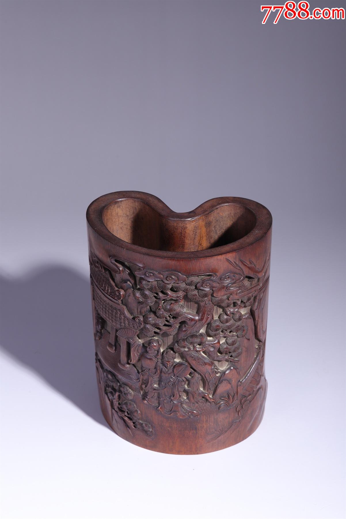 异形竹雕笔筒.尺寸:12.8×9.2×16cm