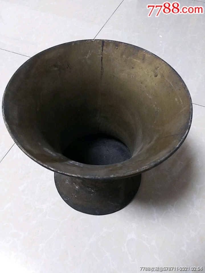 早期铜痰盂