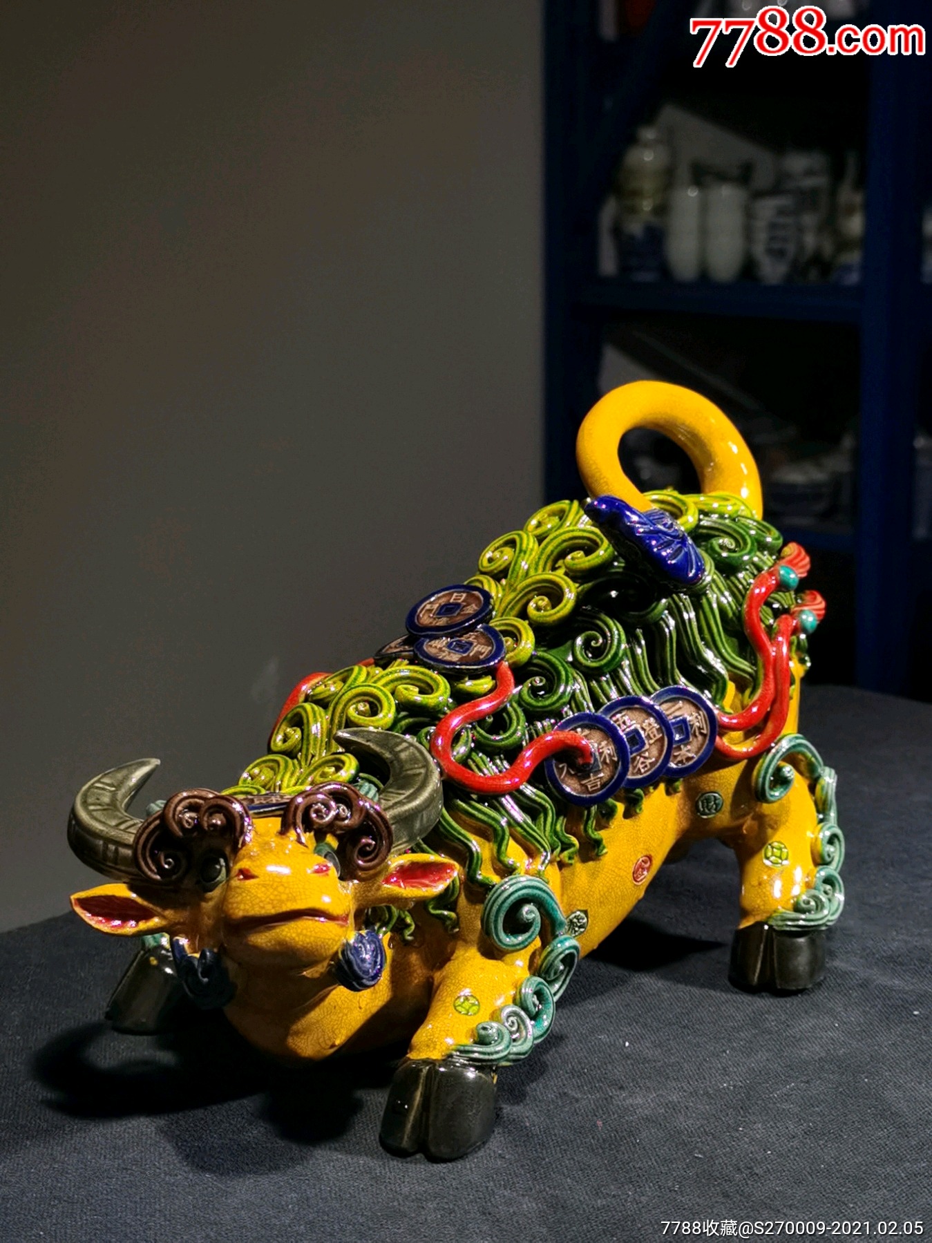 交趾陶牛转乾坤摆件