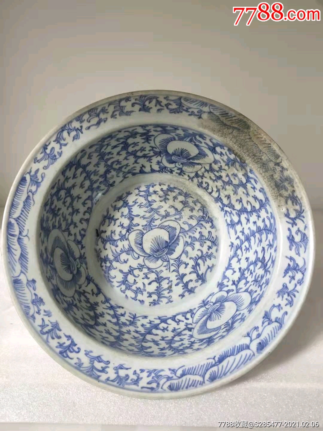 清代青花缠枝莲净手盆