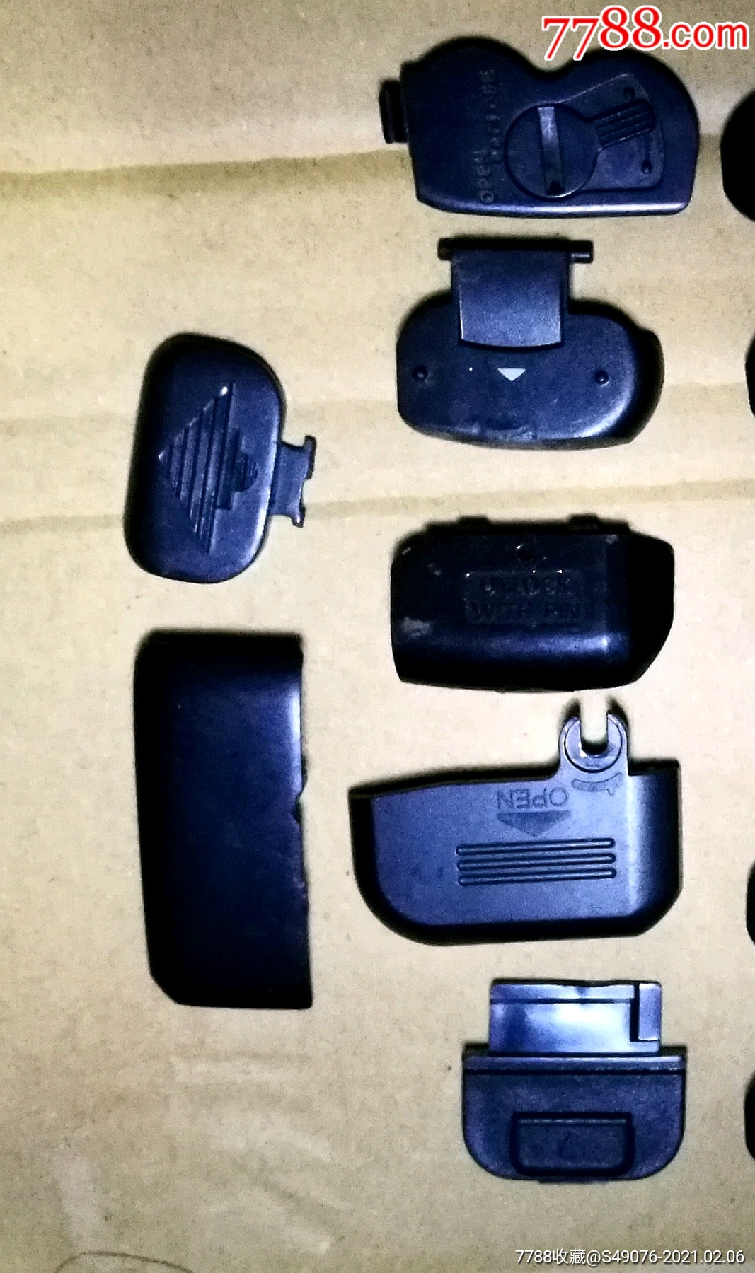 相机电池仓盖每个15元