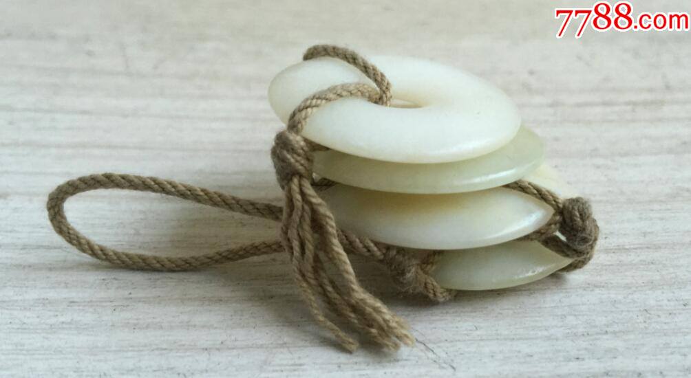 收到平安扣一组,和田玉共4个