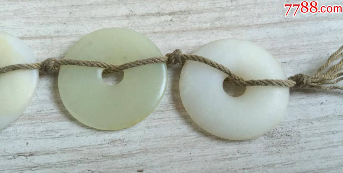 收到平安扣一组,和田玉共4个