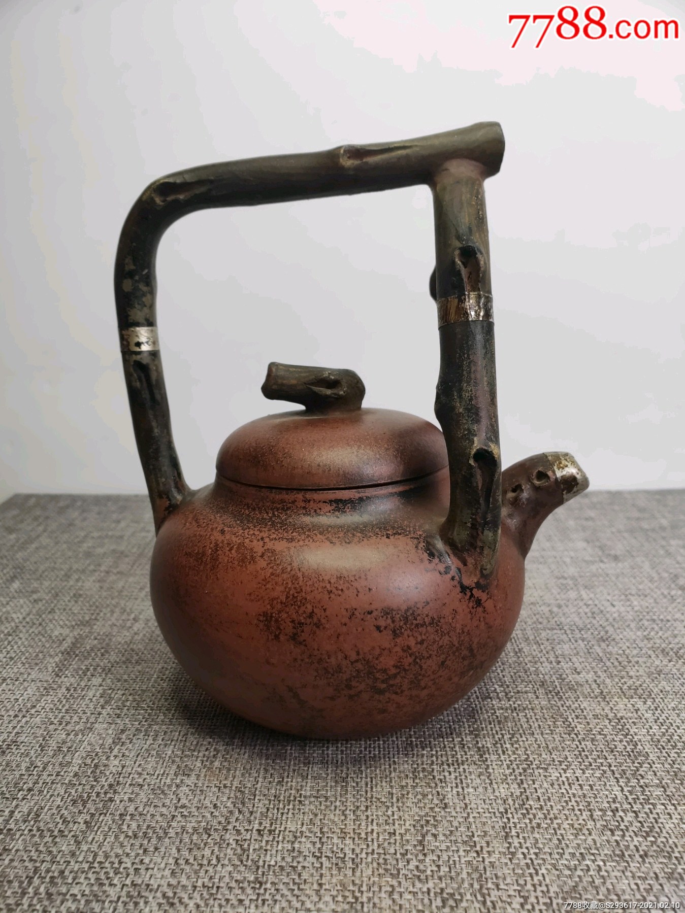 旧藏,【顾景舟制】提梁老紫砂壶一把,出水流畅,断水利落,包存完整