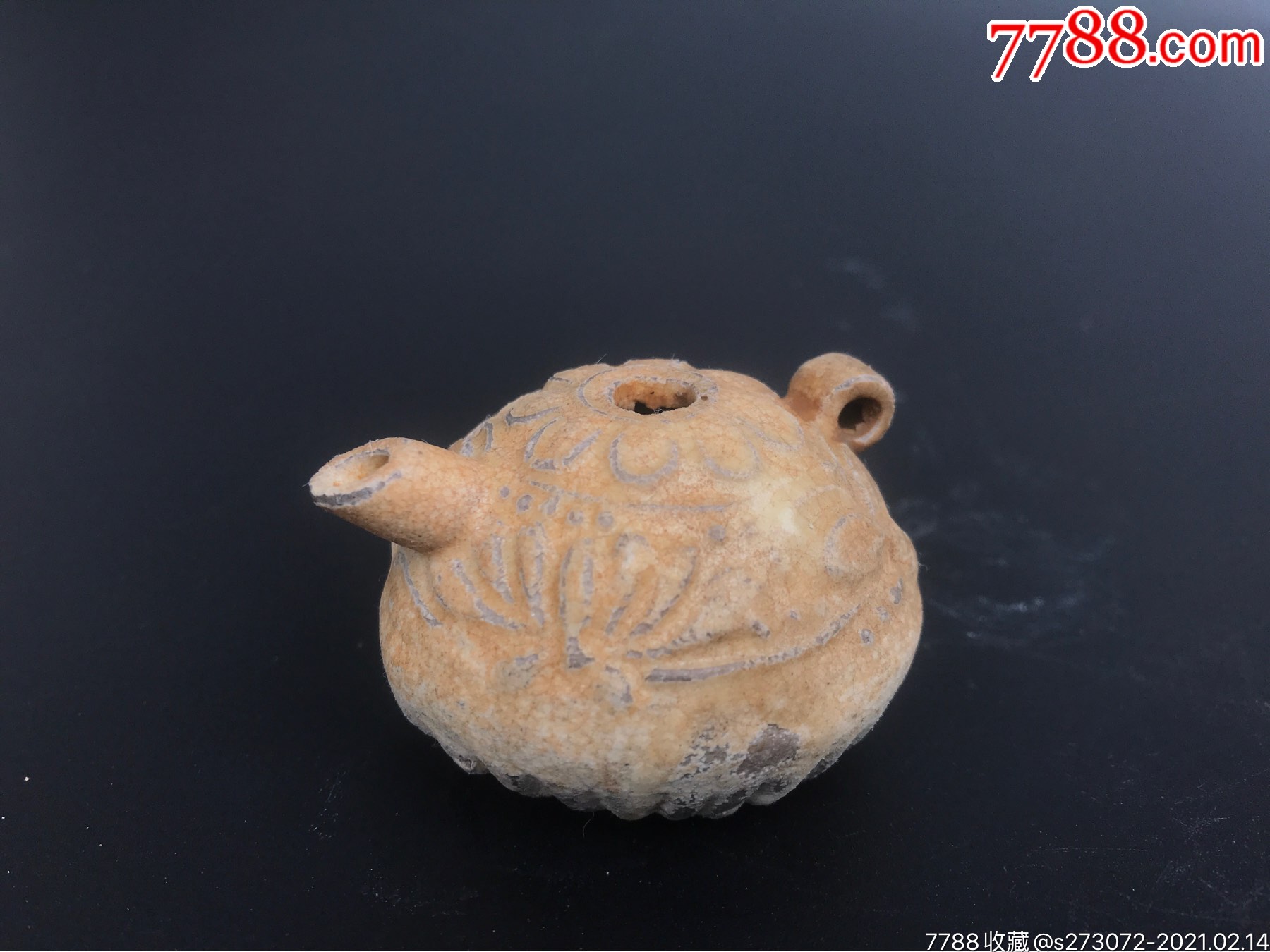 宋代白瓷素胎刻花水滴砚滴