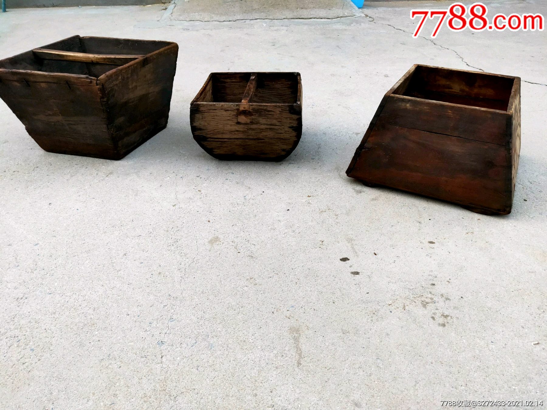 老木斗三个,品相如图,形态各异,保存好,适合古典装饰个人收藏,陈设