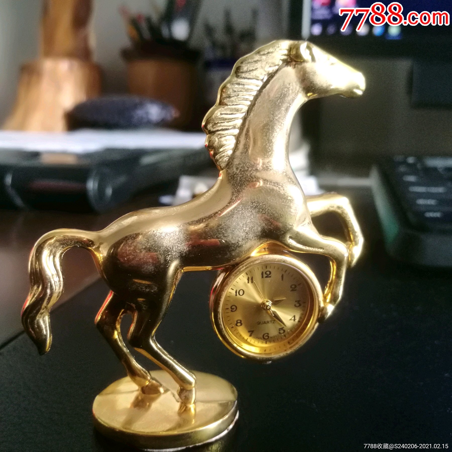 漂亮的飞马摆件钟表