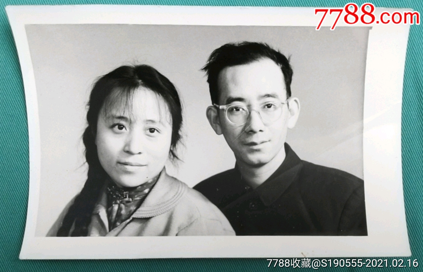 60年代青年小夫妻美女留着长辫子在公园照相馆合影老照片3枚