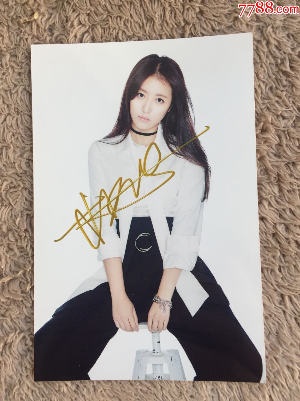 周雨彤签名照片