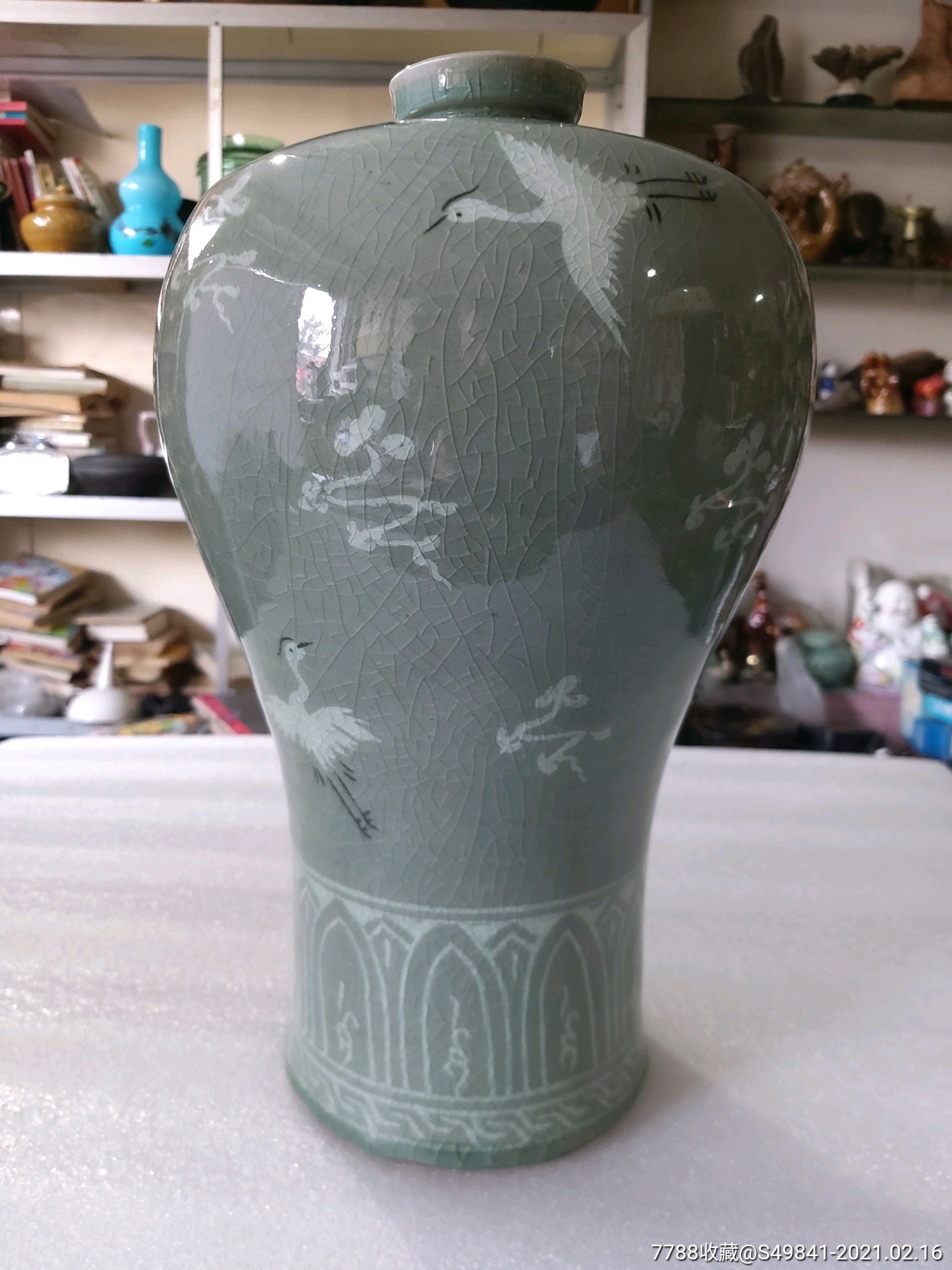 精品朝鲜高丽仙鹤图案老瓷器青瓷梅瓶