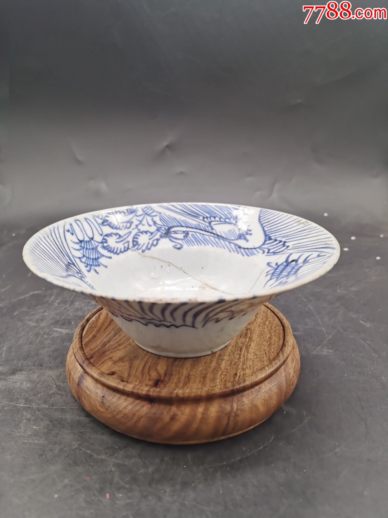 康熙青花凤纹折腰碗有纹