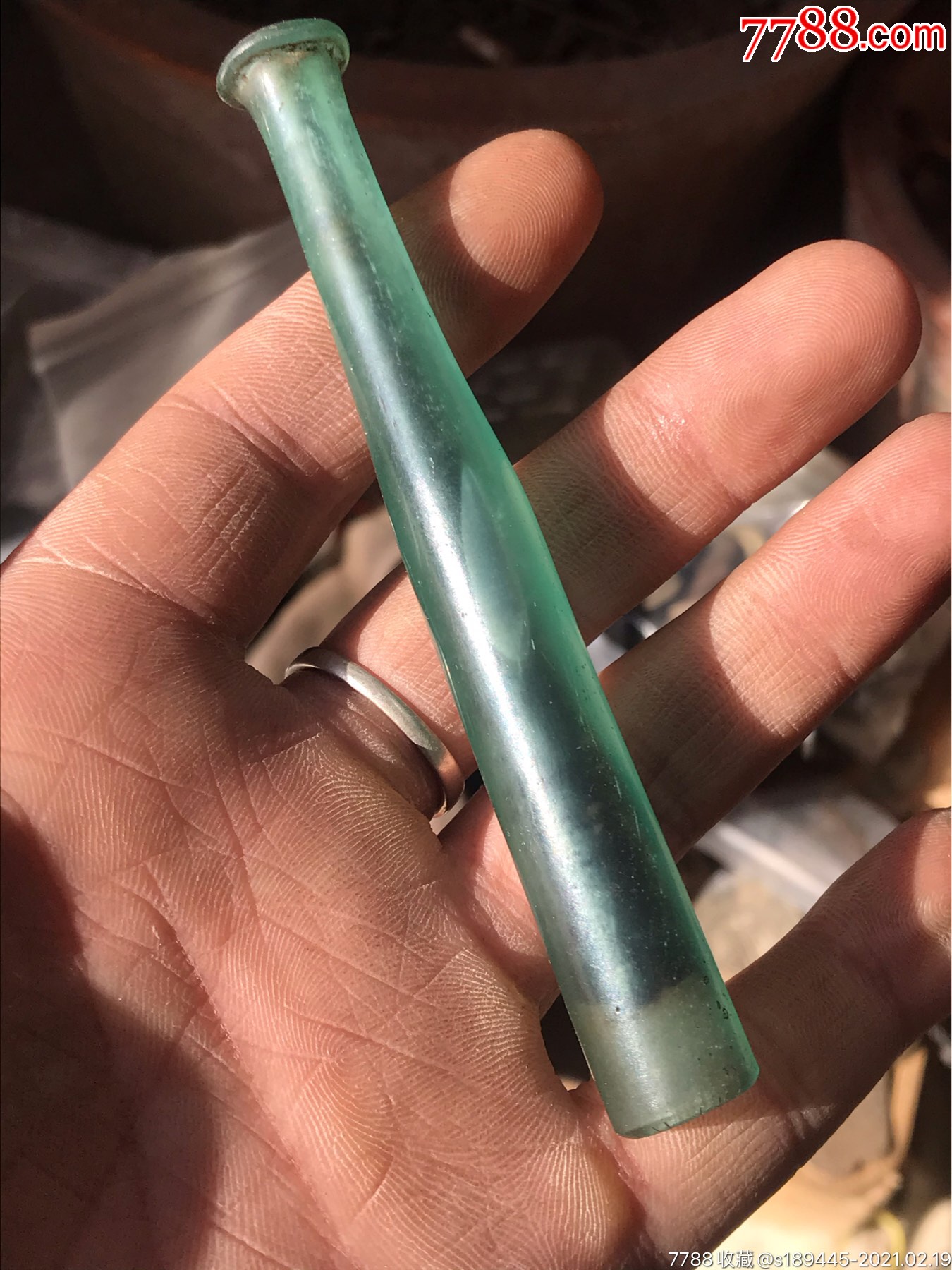 老琉璃长烟嘴,完整无裂,品相如图保真保老不议价