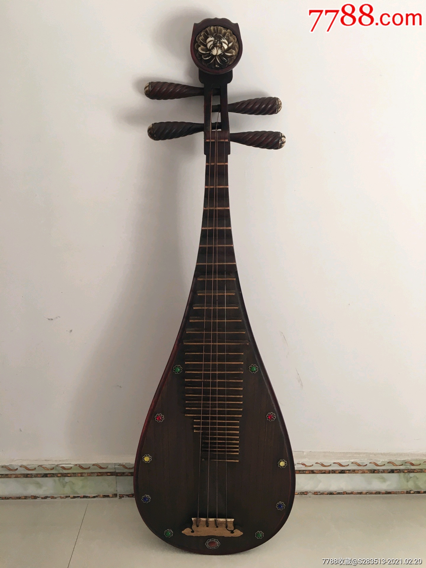 旧藏楠木镶嵌宝石大琵琶