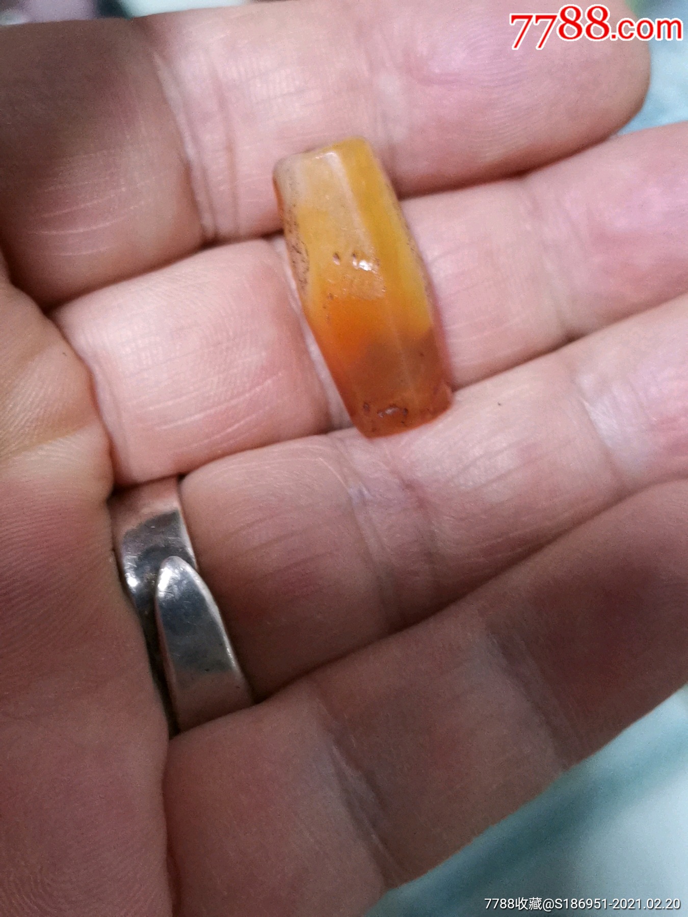 金元多楞马脑筒珠一粒