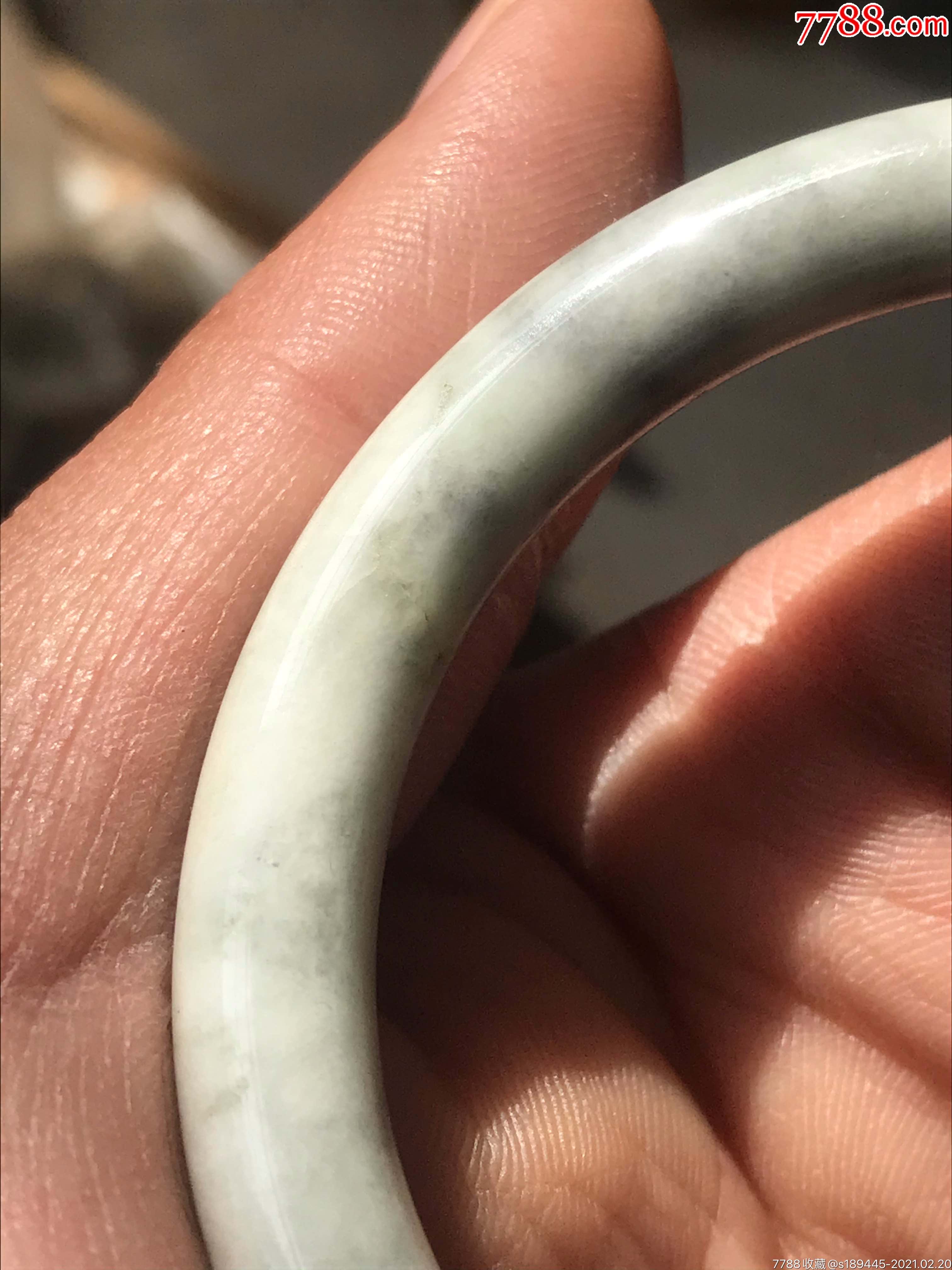 老翡翠圆条手镯有轻微细纹不透品相如图保真保老不议价