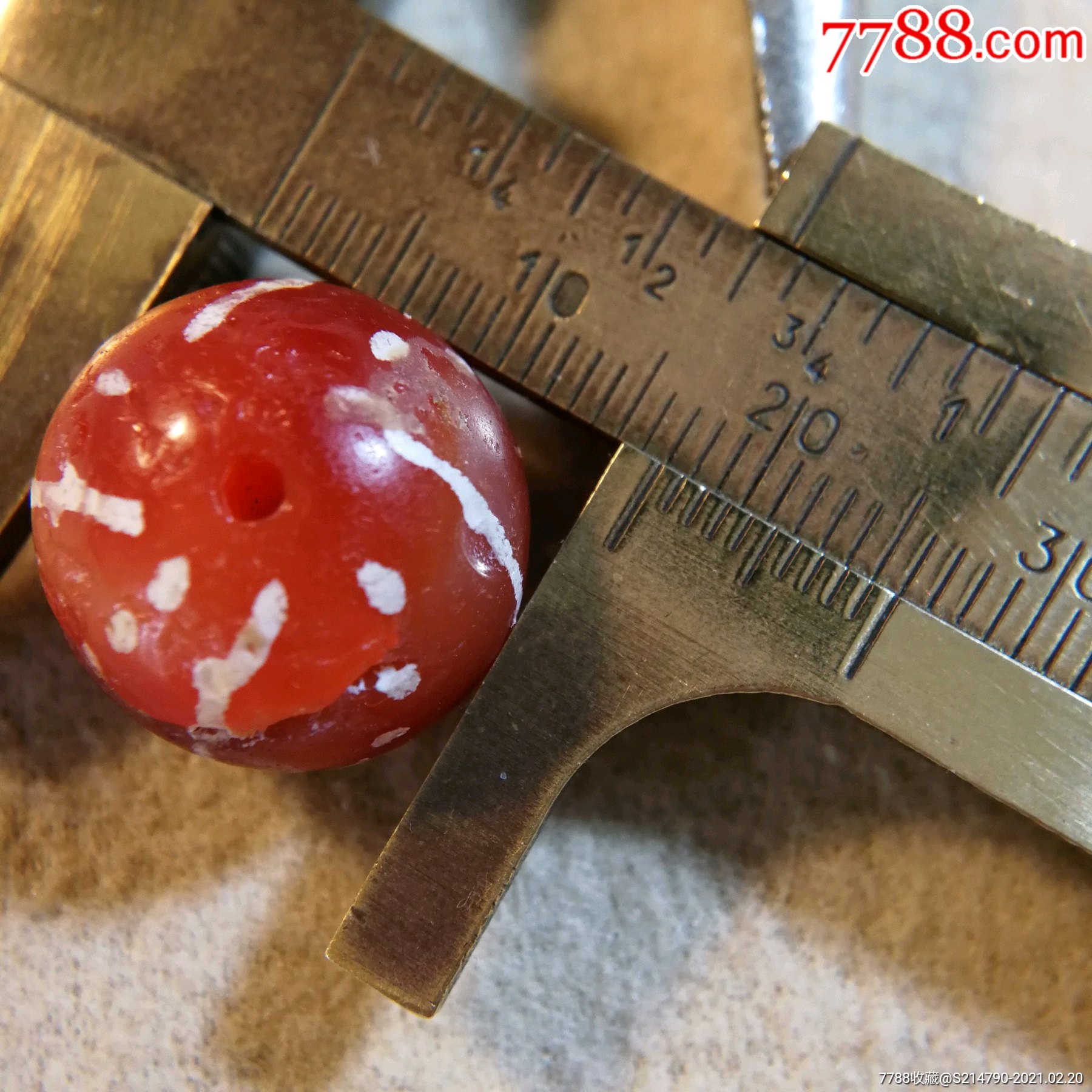 首页 零售 天珠 >> 千年镶蚀红玉髓特殊图腾圆珠,直径16.