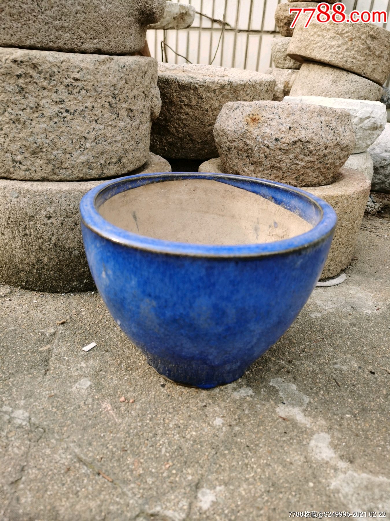 复古怀旧陶制小水缸