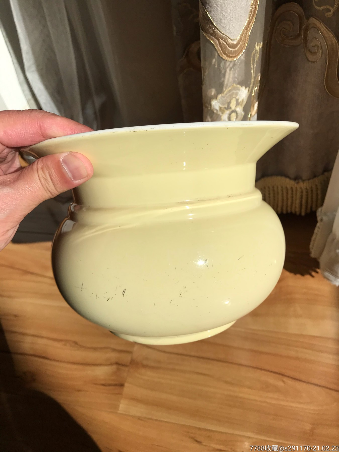 567瓷黄釉痰盂单色釉
