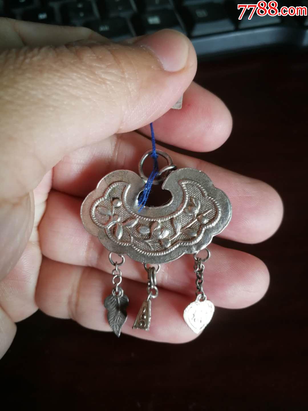 民国根基巩固花卉小银锁