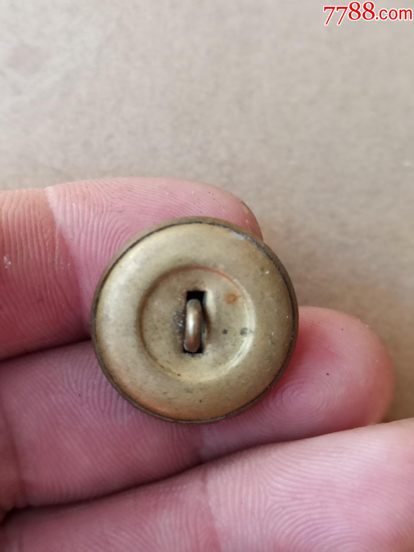 铜扣子,品相如图所示,请看好再拍