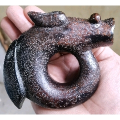 商品名称:满沁高古玉圆雕玉猪龙  品种:和田玉-和田