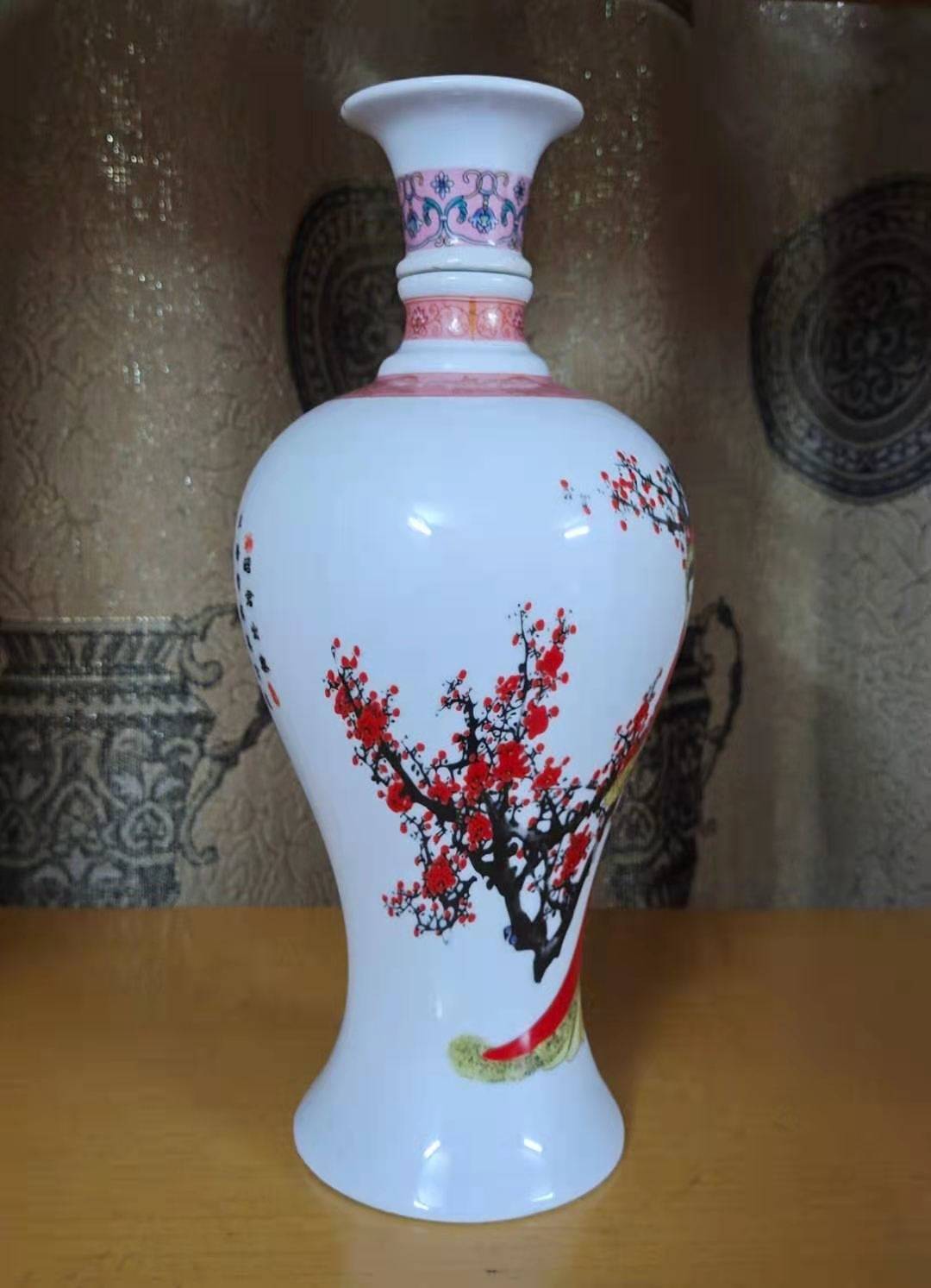 昭君出塞瓷酒瓶