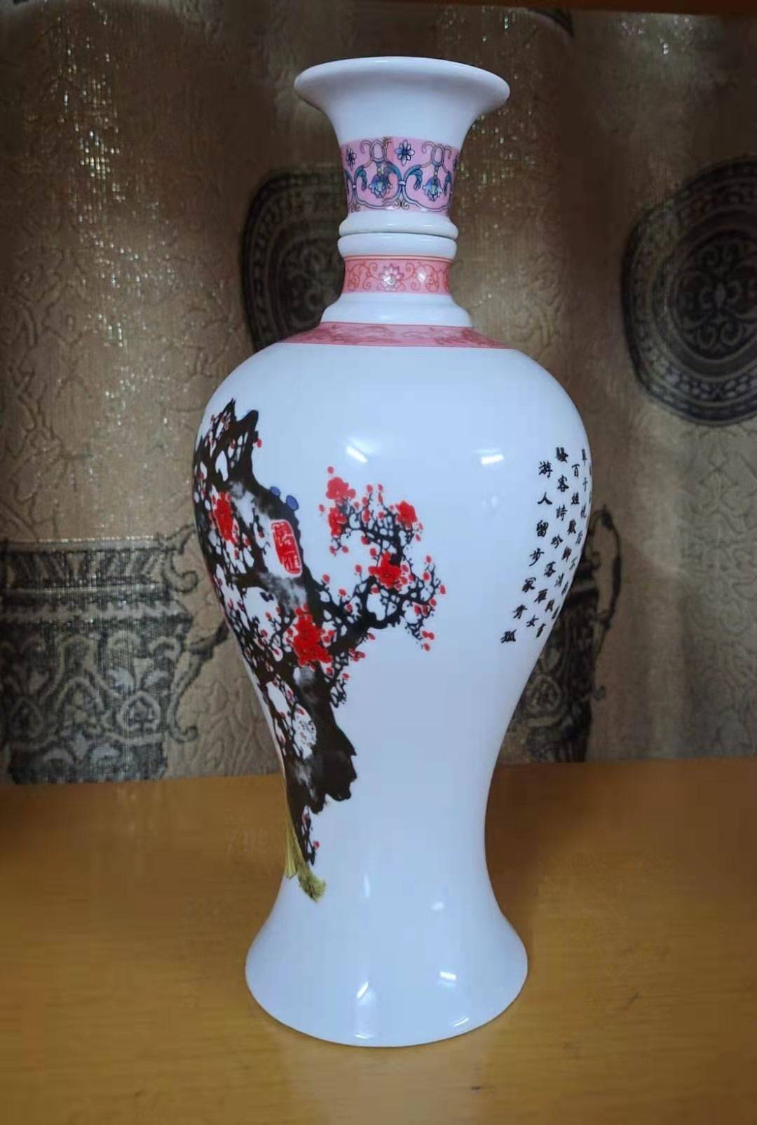 昭君出塞瓷酒瓶