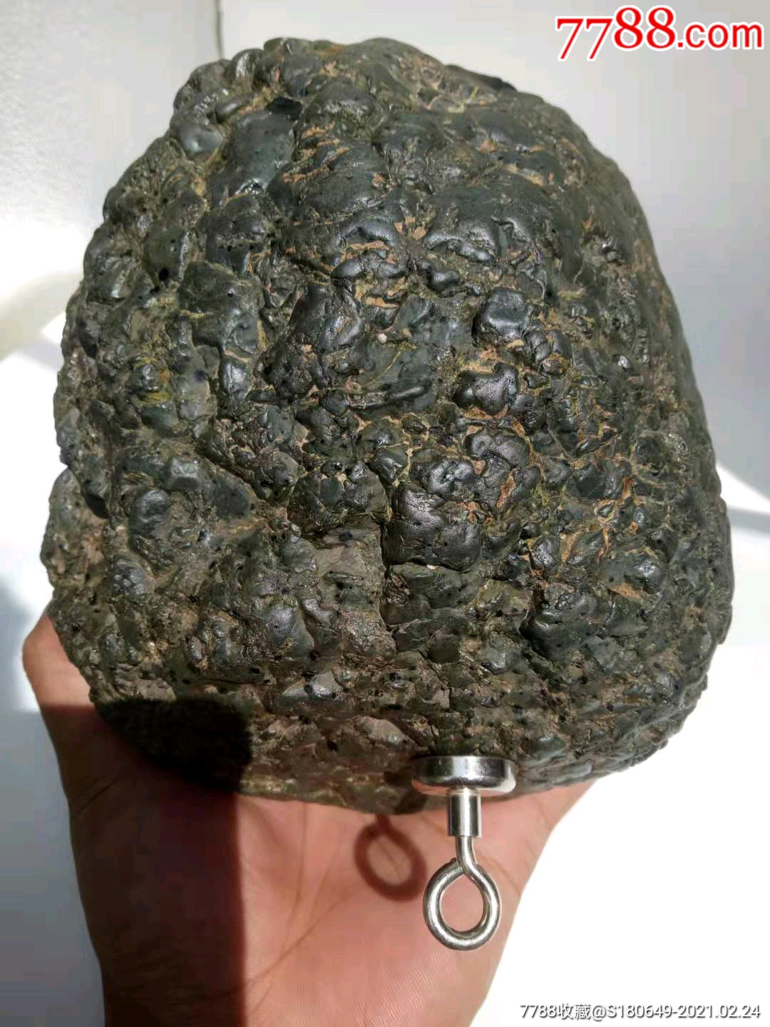 橄榄绿陨石(佛头)(强磁)