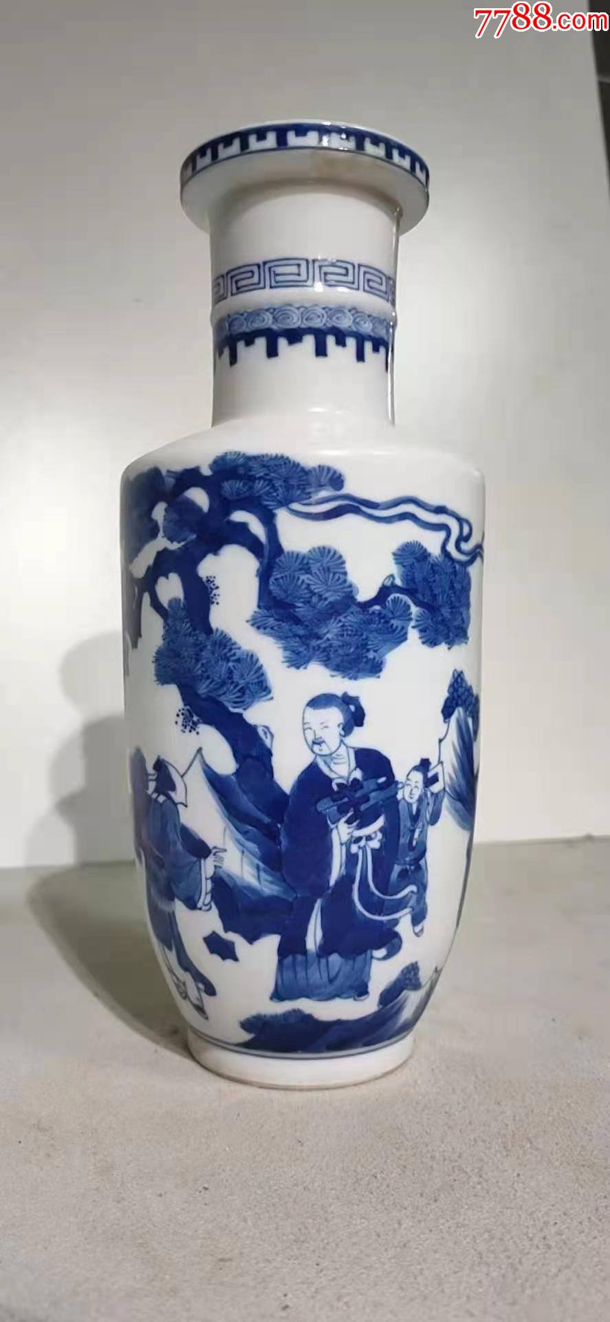 w760康熙青花人物棒槌瓶(高253毫米)