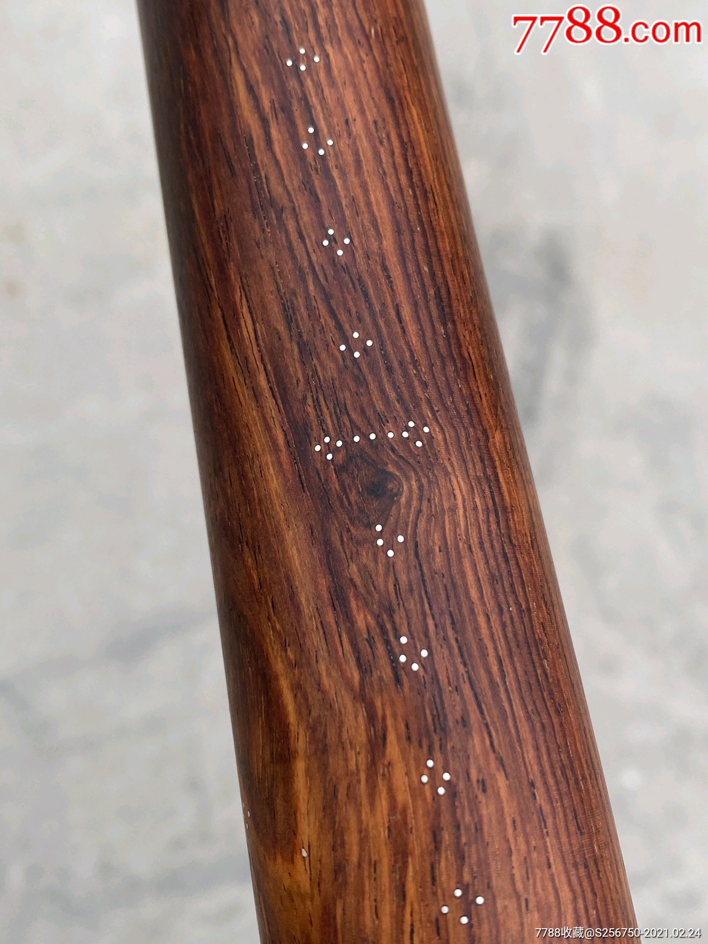 黄花梨大秤杆,花纹非常漂亮,纹理清晰,鬼脸多,点星,品相一流!