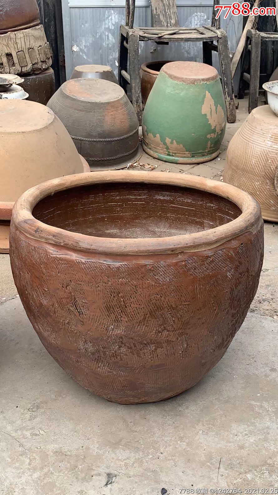 民国时期,陶缸2个.完好无磕碰.