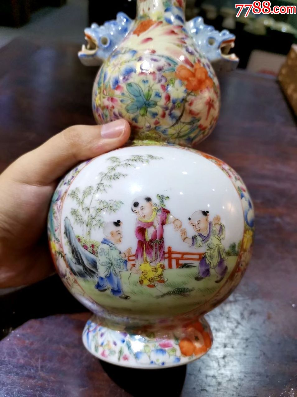 包真包老价超低民国粉彩婴戏图兽耳葫芦瓶