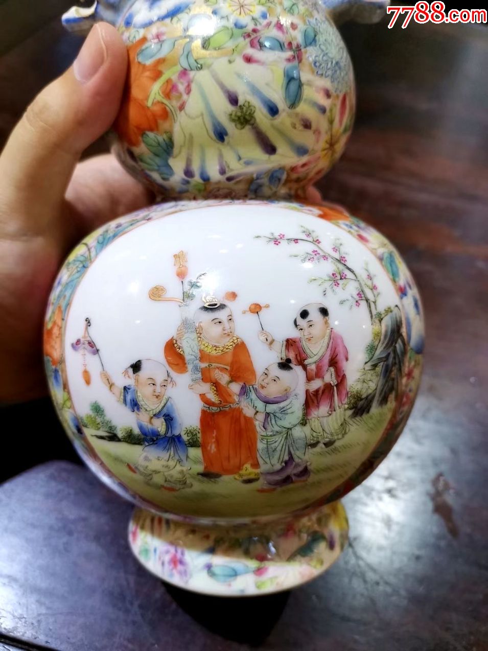 包真包老价超低民国粉彩婴戏图兽耳葫芦瓶