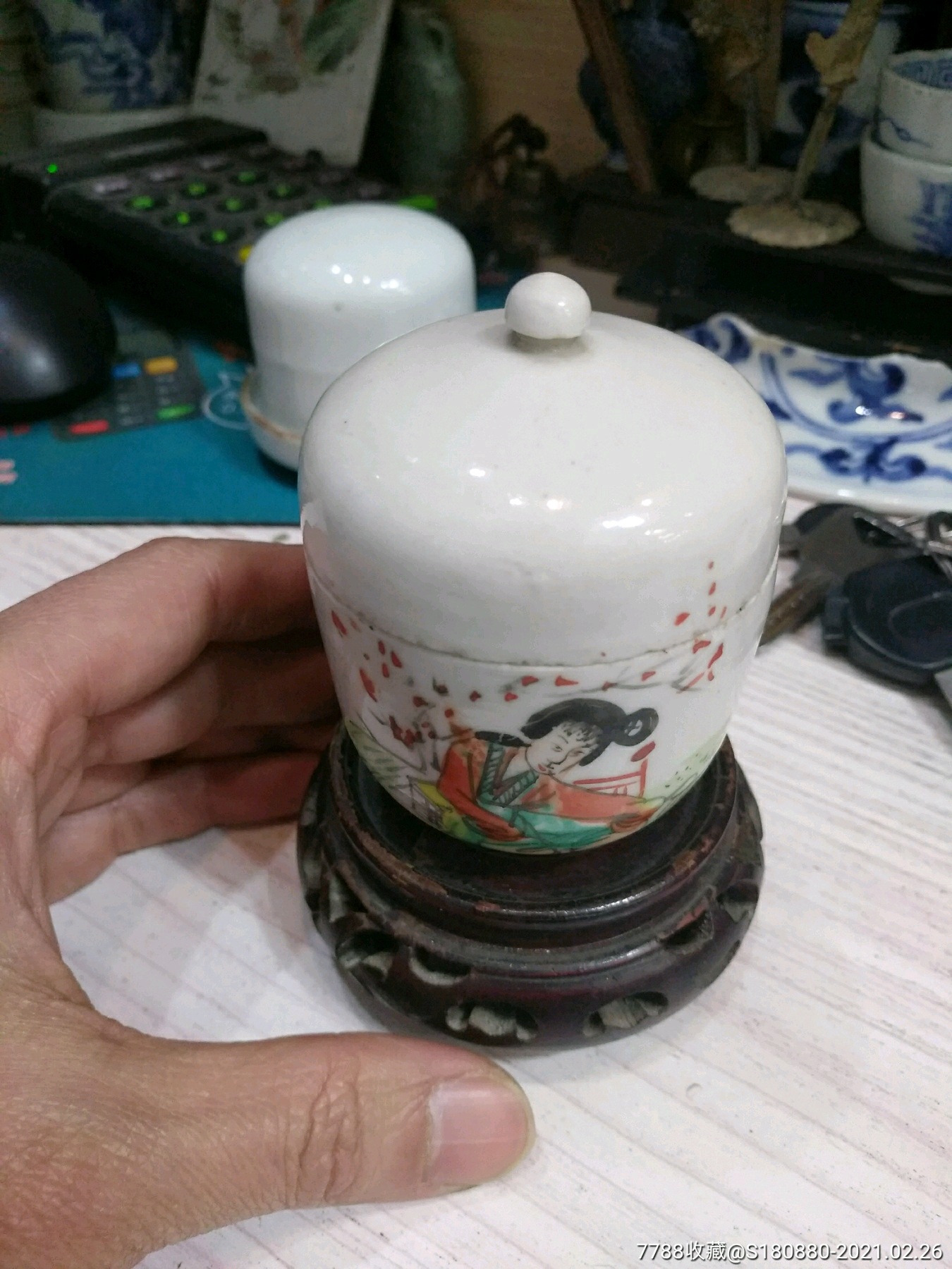 清代晚期美女小罐一个