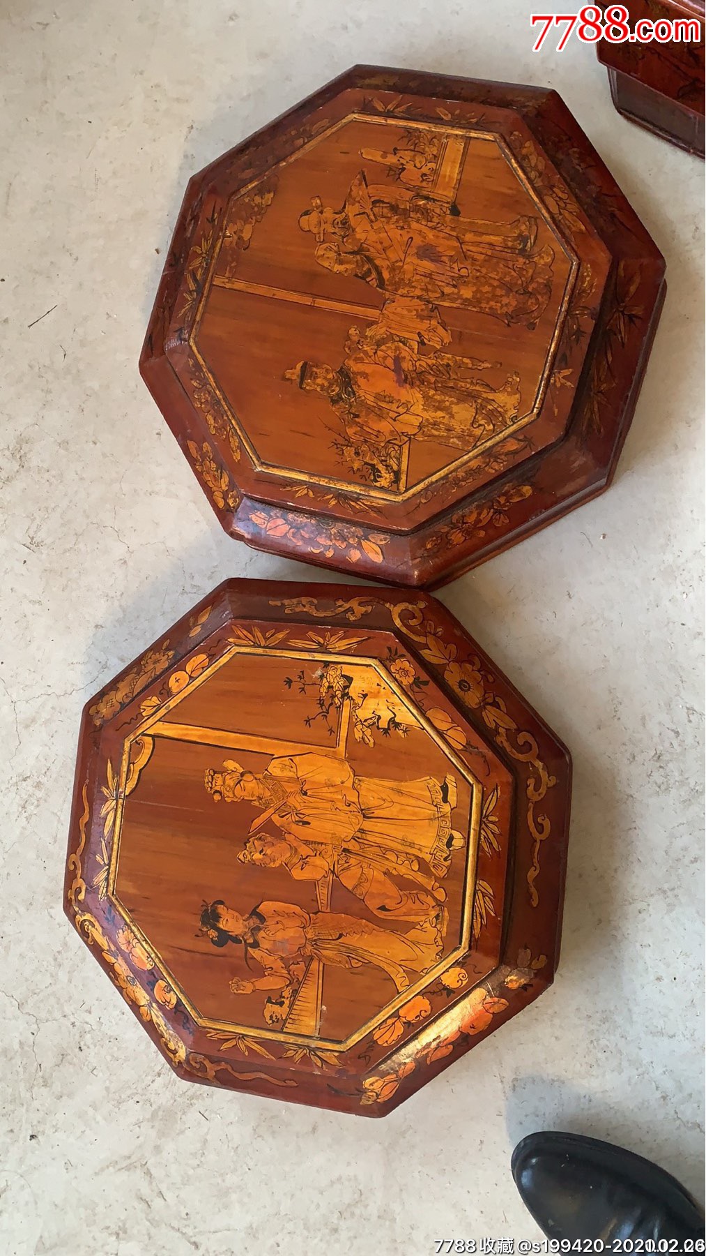 民国柏木八角食盒一对.做工精湛,手绘图案漂亮,完好无损,正常使用.