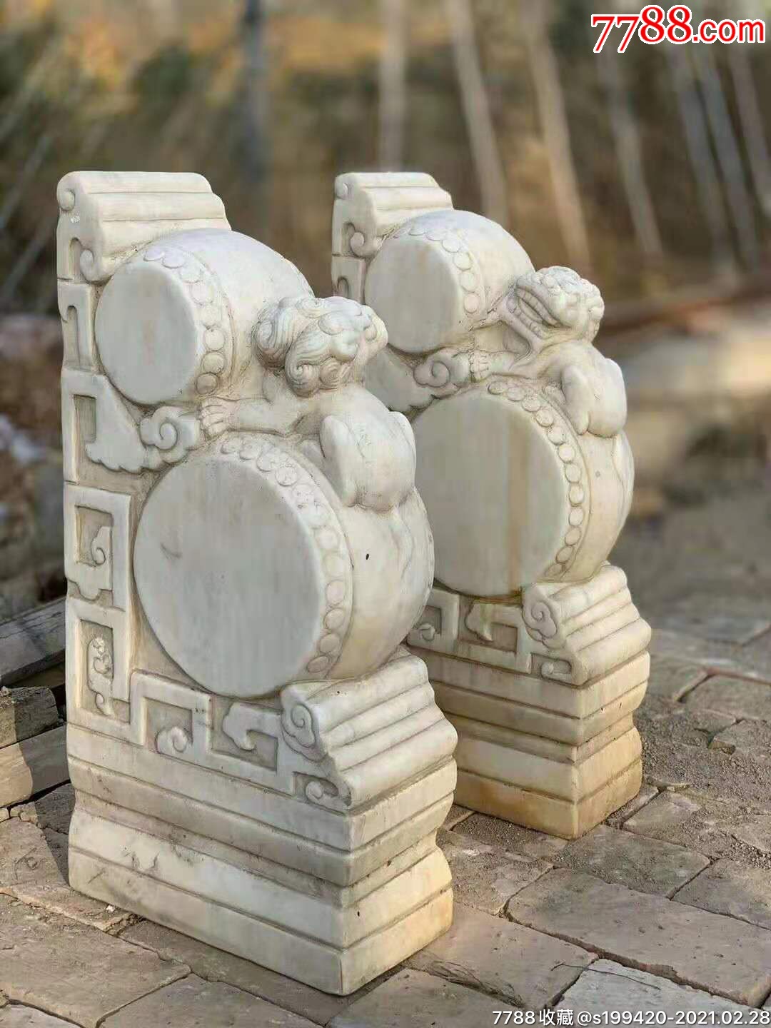 汉白玉石狮子抱鼓门墩一对.鼓型圆润饱满,包浆浑厚,装修摆设佳品.