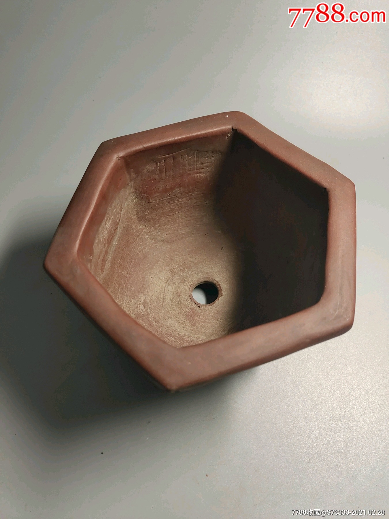 老花盆,80年代,宜兴紫砂一厂,作者款,手刻六角弓式紫砂花盆