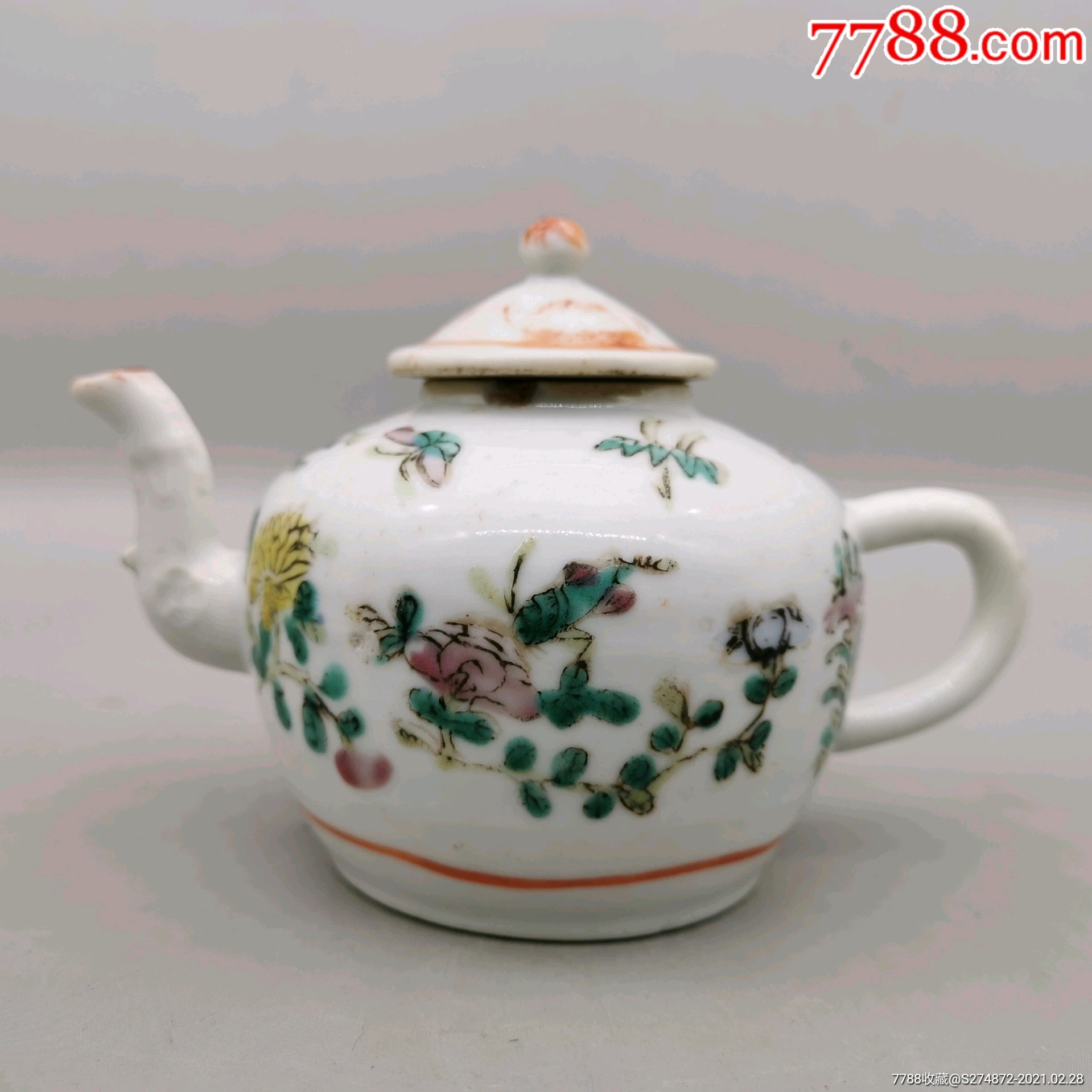 民国粉彩蝶恋花瓷茶壶