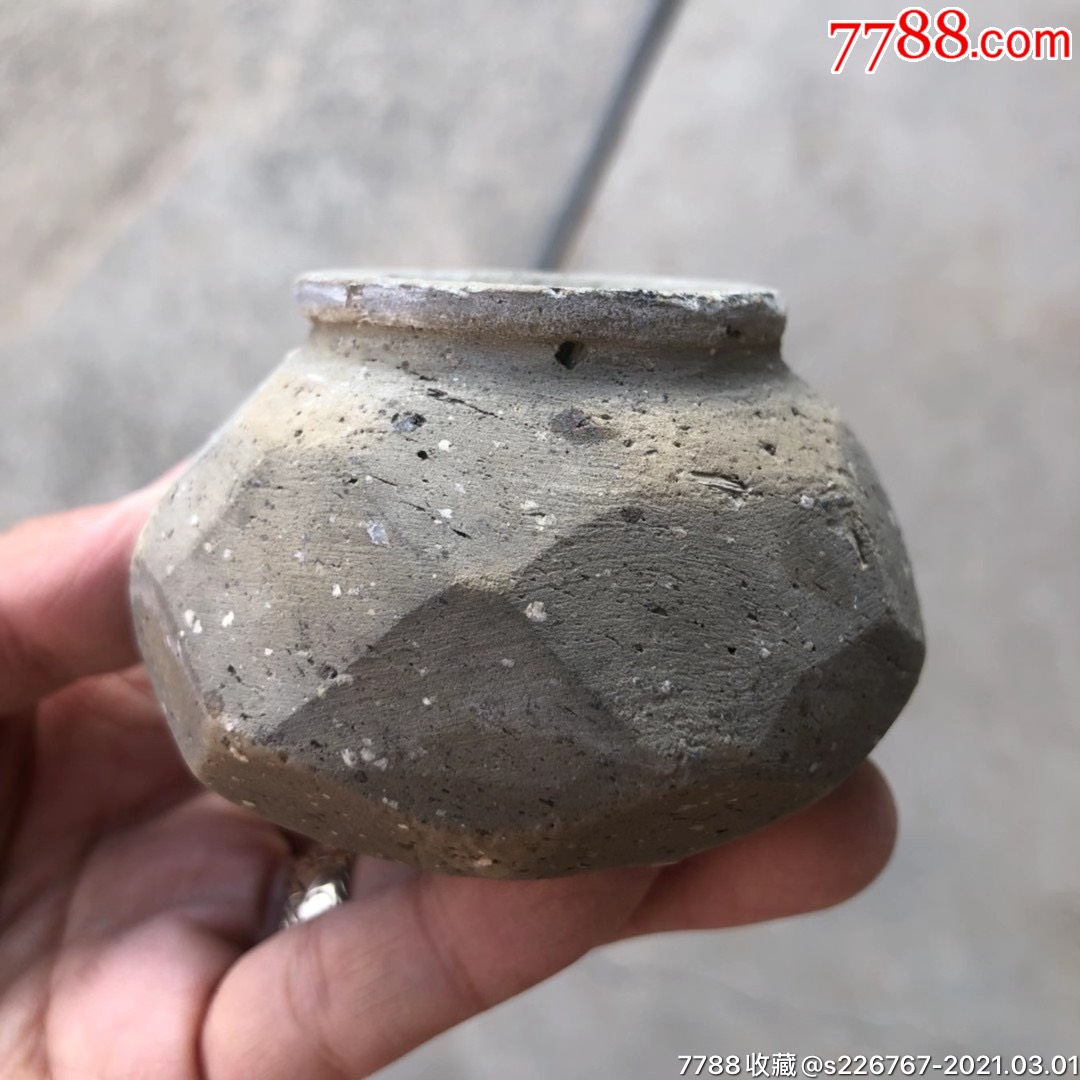 汉代菱形切割加沙陶罐