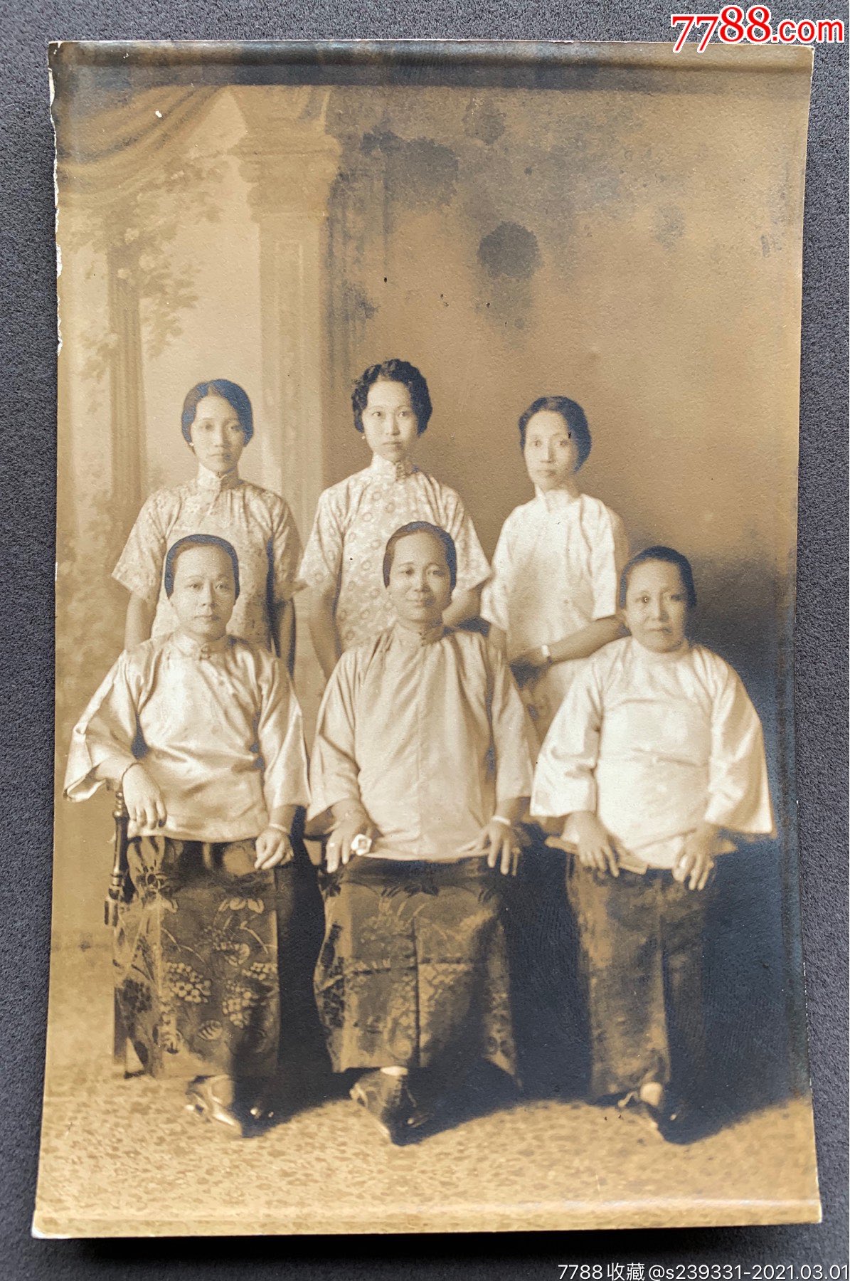 民国时期大户人家旗袍贵妇与阔太太合影银盐老照片一张