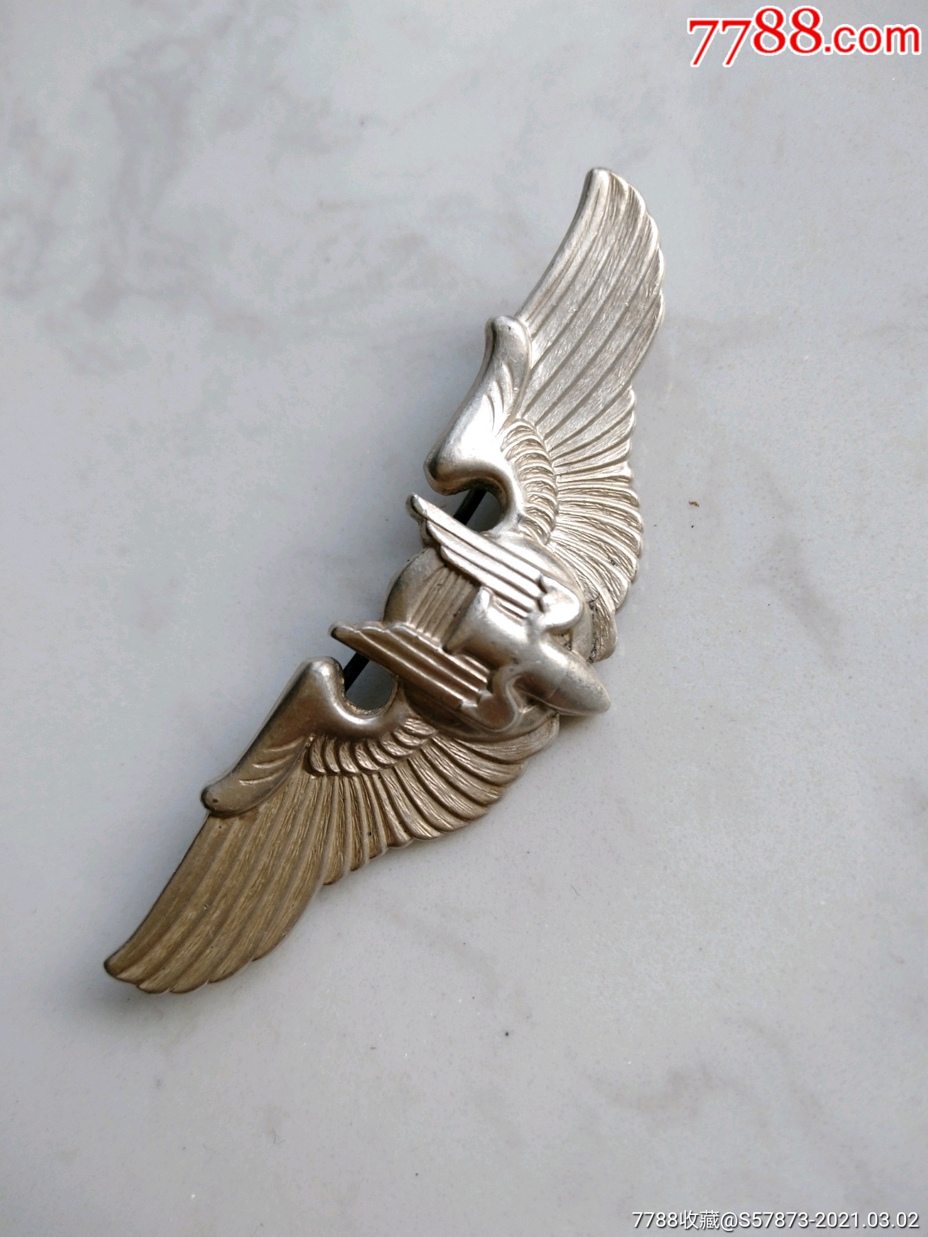 二战美军飞行员纯银翅膀徽章库存品